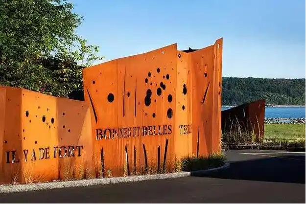 东方锈钢板景观